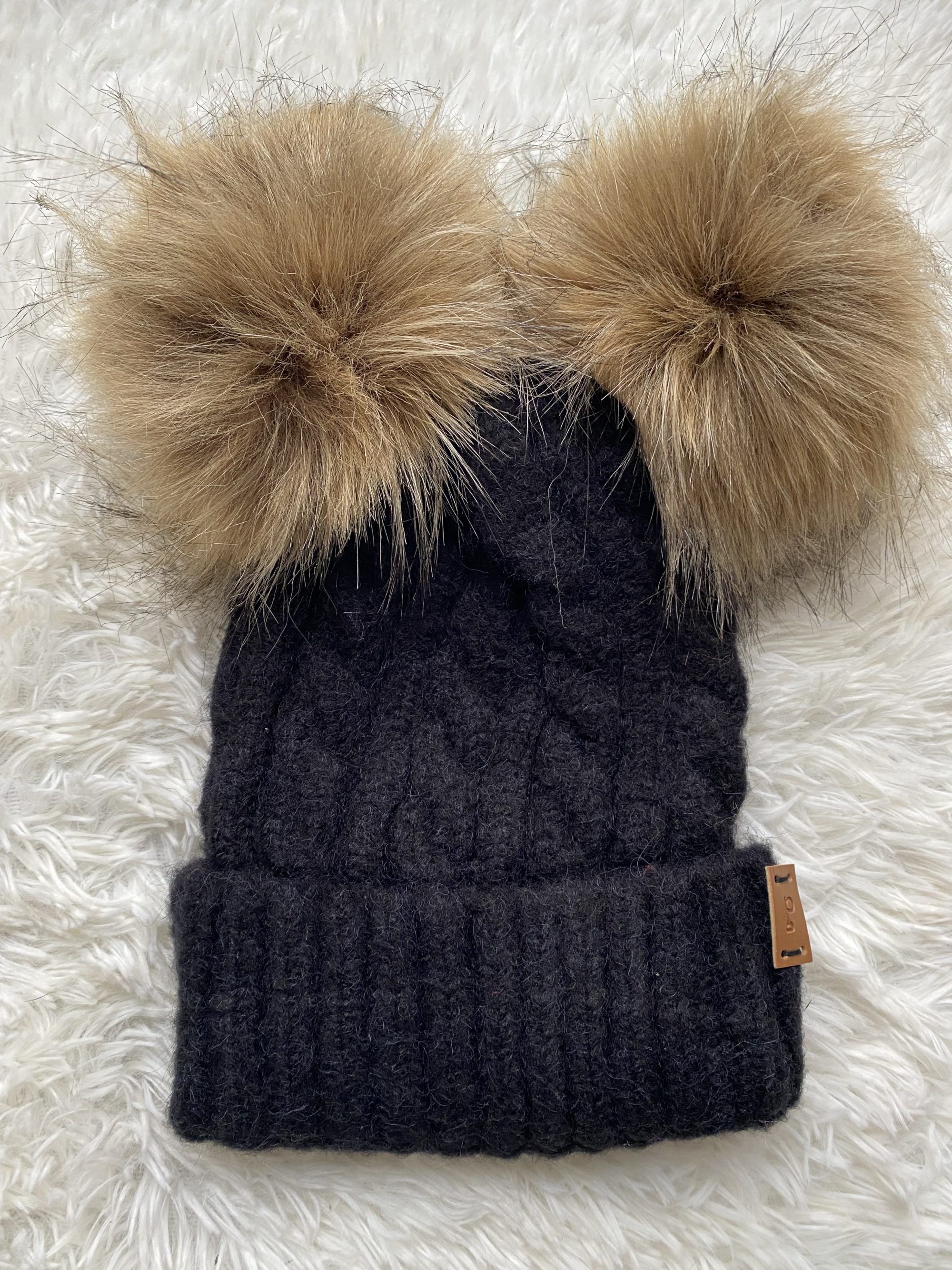 Bonnet pompon femme ⊤ L'accessoire mode hiver Triple 'So Horsy